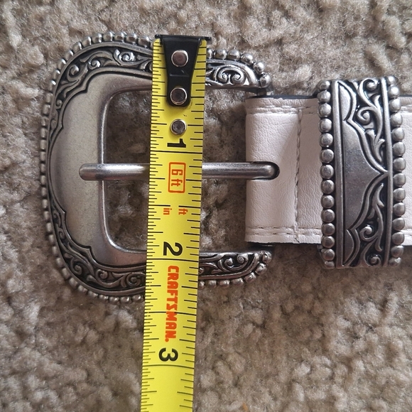 Vince Camuto Wester Buckle Vanilla Belt 44" - Picture 8 of 10